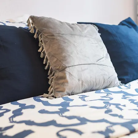 Mesa Y Lopez Deluxe Daire *