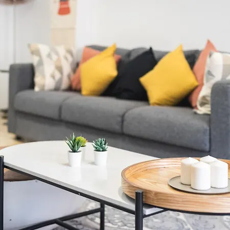 Mesa Y Lopez Deluxe Daire