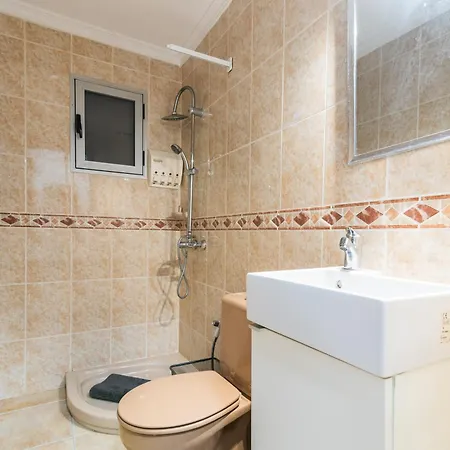 Mesa Y Lopez Deluxe Daire *